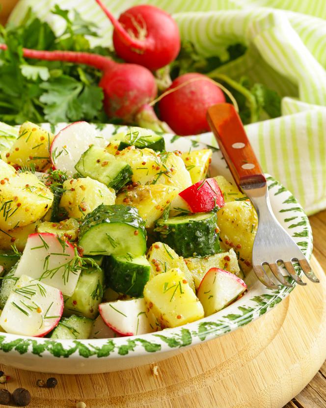 Sałatka ziemniaczana z rzodkiewką - niskokaloryczna 