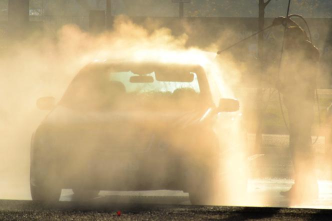 Włamywacze okradali automaty na myjniach samochodowych