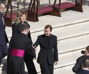 Ostatnie chwile przed pogrzebem Franciszka. Tłumy wiernych na pl. św. Piotra