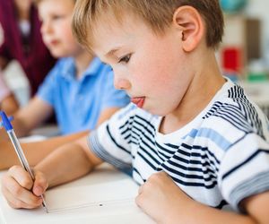 Pisanie ręczne to trening dla mózgu. Jak wspierać dziecko w nauce?