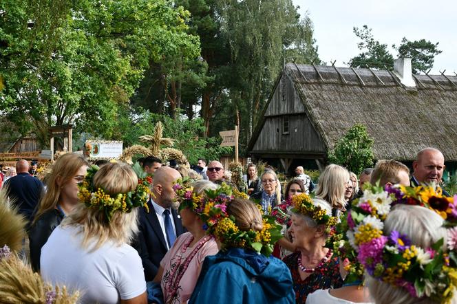 Dożynki wojewódzkie w Olsztynku 2024. Tłumy na wydarzeniu. „To był trudny rok” [ZDJĘCIA]