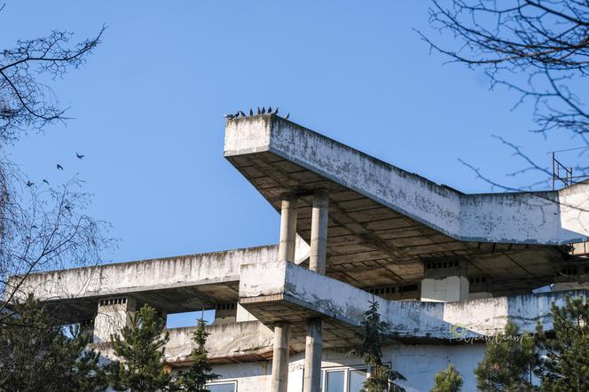 Marzył o domu w amerykańskim stylu, ale coś poszło nie tak. Dziś z tej ruiny śmieją się w całej Polsce