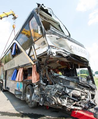  Wypadek polskiego autokaru w Niemczech obok Drezna. NIE ŻYJE 9 osób, około 40 rannych