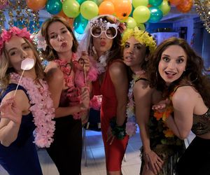 M jak miłość odc. 1884. Kama (Michalina Sosna), Aneta (Ilona Janyst), Ania (Alina Szczegielniak), Pati (Iza Budzinowska), Malwina (Klaudia Gryboś)