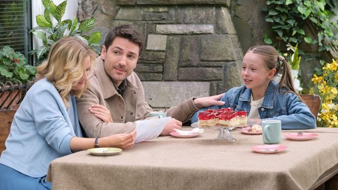 M jak miłość odc. 1881. Julia (Marta Chodorowska), Nadia (Mira Fareniuk), Dima (Michaił Pszeniczny)