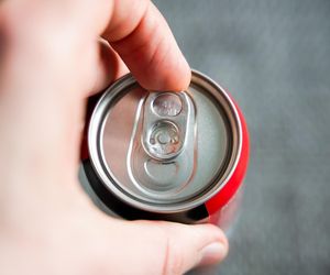 Pijesz napoje zero? Twój mózg starzeje się nawet o 2 lata szybciej niż innych