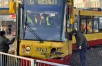 Zderzenie tramwaju z samochodem w Warszawie. Duże utrudnienia 