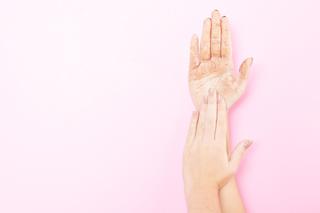 Peeling do rąk - poprawia krążenie i wygładza skórę [PRZEPISY]