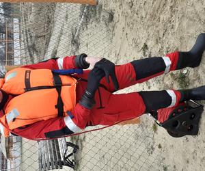 Lubelscy strażacy ćwiczyli na Zalewie Zemborzyckim ratowanie osób, pod którymi załamał się lód