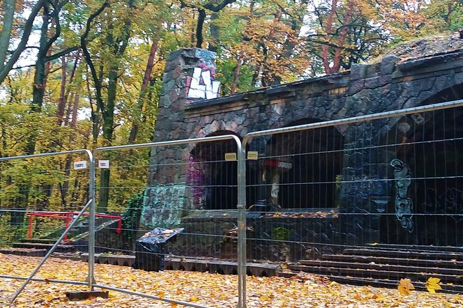 Porządkowanie terenu wokół wieży Quistorpa