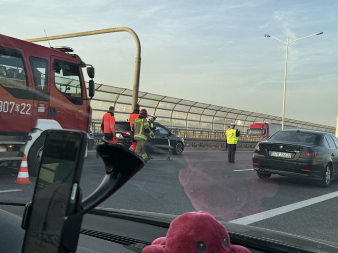 Karambol na Autostradowej Obwodnicy Wrocławia. Aż 3 wypadki, 15 uszkodzonych pojazdów oraz 3 osoby ranne