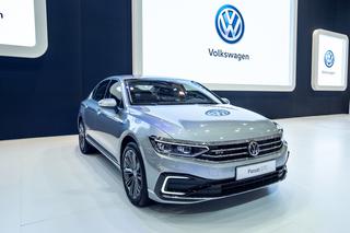 Nowy Volkswagen Passat w Polsce. Hit sprzedaży po zmianach na Poznań Motor Show 2019 - WIDEO
