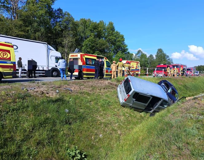 Tragedia na Mazowszu. 95-latek zginął w wypadku. Cztery osoby ranne, w tym dwie nastolatki