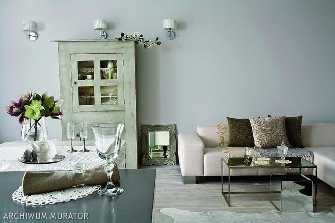 nowoczesny i szary salon z elementami vintage