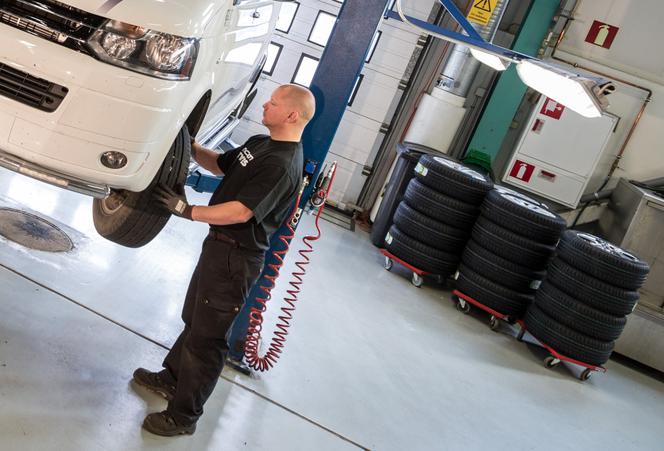 Rotowanie opon: sprawdzony sposób na wydłużenie żywotności ogumienia