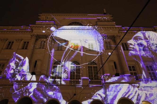 Mapping na fasadzie Pałacu Staszica - siedziby Polskiej Akademii Nauk w Warszawie