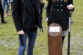 Grzegorz Ciechowski miał tylko grac na klawiszach. Tak Republika debiutowała na scenie