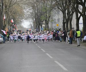 Mali i duzi pobiegli dla Polski! Druga edycja Ulicznych Biegów Niepodległości