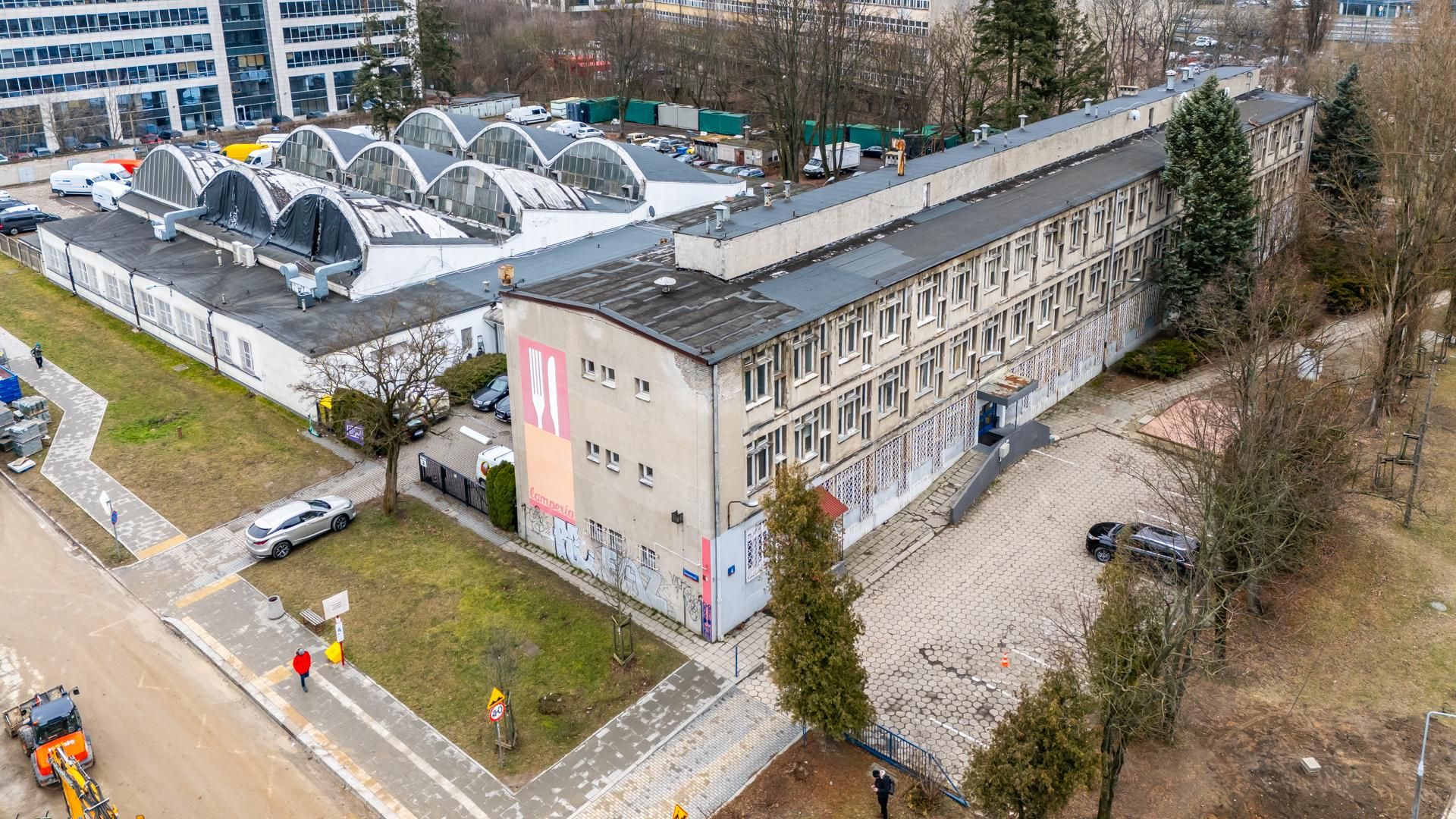 Zabytkowa hala na Suwak 4 w Warszawie