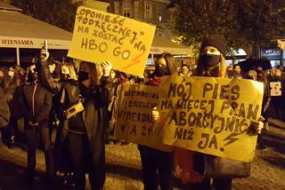  Skandowano, skakano i śpiewano... Kolejny Strajk Kobiet w Lesznie