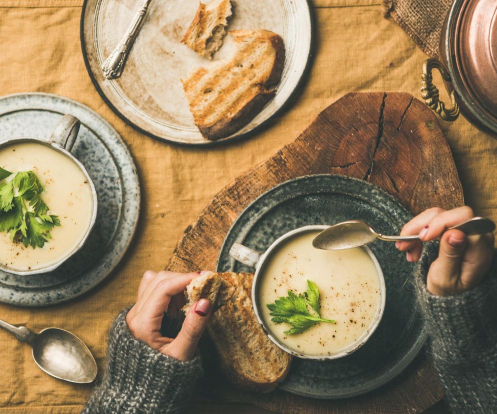 Jedz ją przed obiadem, a schudniesz szybciej. Zupa krem, która reguluje cukier i obniża cholesterol