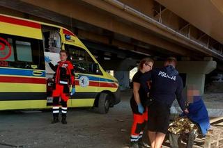 Desperacko machał rękoma, bo liczyła się każda sekunda. W pobliżu byli policjanci