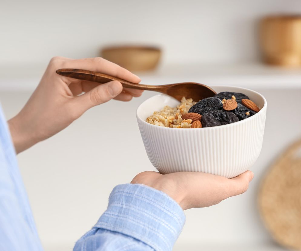 Robi się ją 10 minut a działa cuda. Owsianka z daktylami to idealny sposób na rozpoczęcie dnia