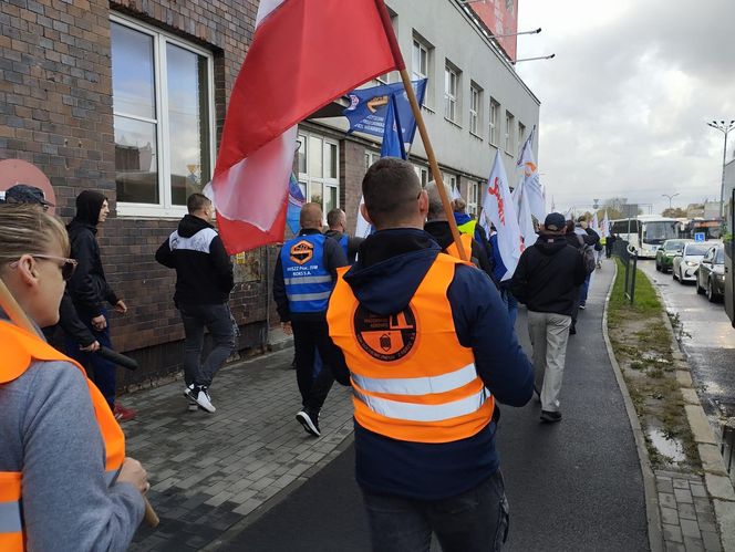 Hutnicy i koksownicy wyszli na ulice w Dąbrowie Górniczej. Apel do rządu o ratunek dla branży i tysięcy miejsc pracy