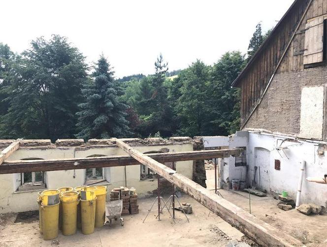 Przebudowa poniemieckiego domu. Zobacz zdjęcia przed i po