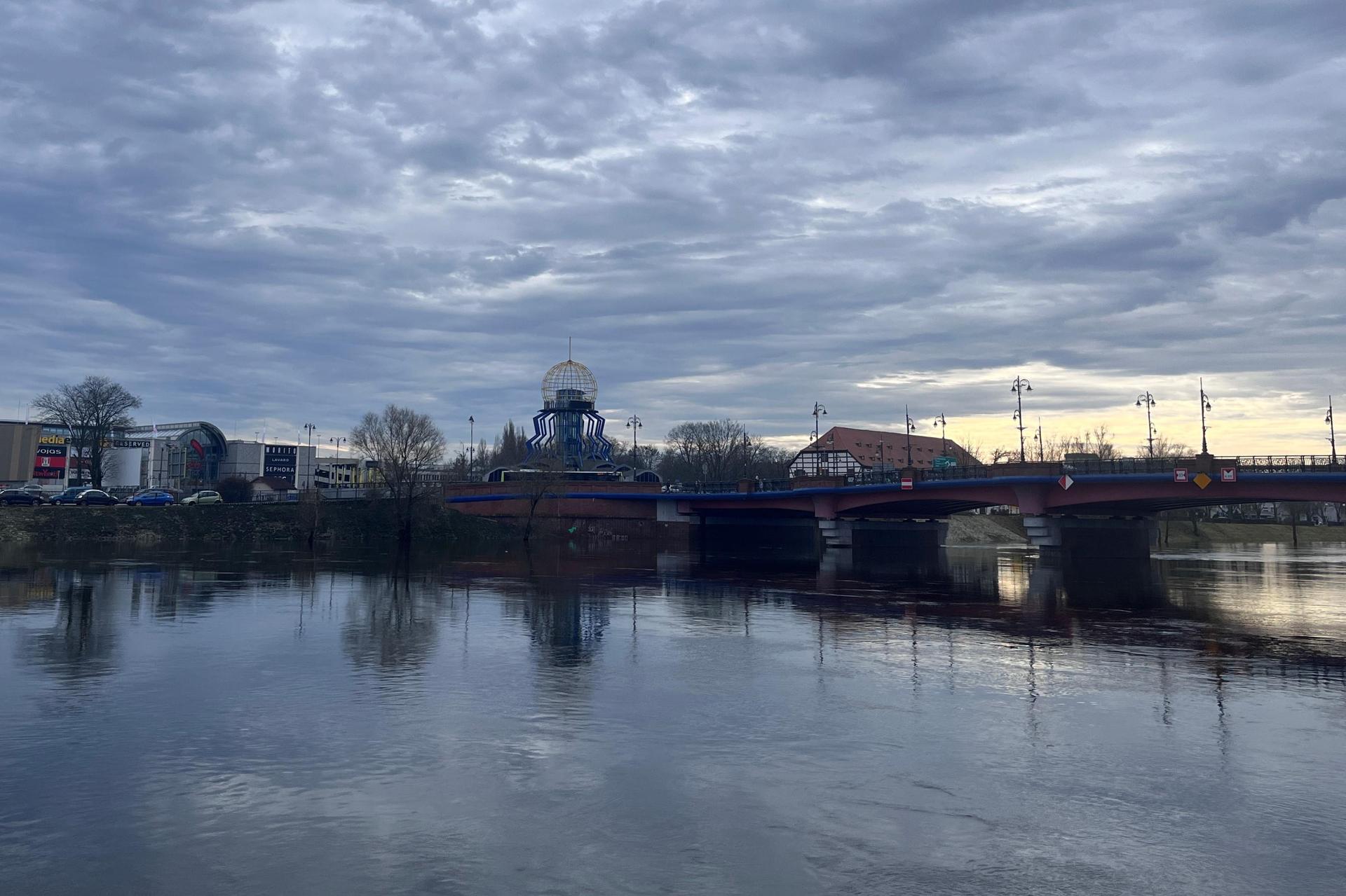 Dominanta - tak budowano w Polsce wczesnych lat 2000. Zobacz najbrzydszy polski budynek 2006 roku; dziś jest kultowy