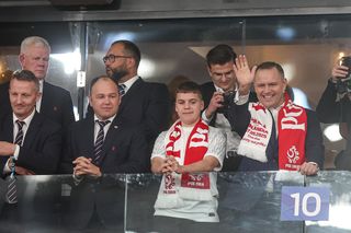 Karol Nawrocki pozdrowił chłopca na meczu Polska - Finlandia