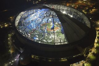 Huragan Milton zniszczył słynny stadion baseballowy. Dach nie wytrzymał morderczych podmuchów [WIDEO]