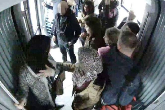 Łódź: Zatrzymano mężczyznę, który zaatakował w tramwaju 25-letnią Algierkę