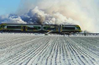 Ogień w pociągu Kolei Mazowieckich. Ogień i dym widać było z daleka