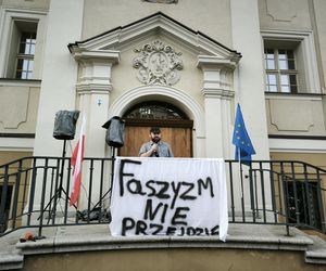 Manifestacja przeciwko niechęci do imigrantów w Lesznie 