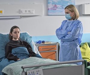 Pierwsza miłość, odcinek 4039: Angelika/Milena (Patrycja Franczak), jej matka Eliza (Anna Maria Sieklucka)