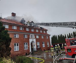 Pożar klasztoru redemptorystów w Braniewie! Na miejscu 10 zastępów straży pożarnej [ZDJĘCIA]