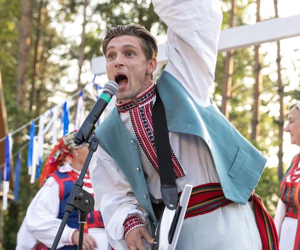 “Nic na siłę”: Filip Gurłacz wymiata śpiewając “Mama ostrzegała”, choć prywatnie… nie jest fanem disco polo (WYWIAD)