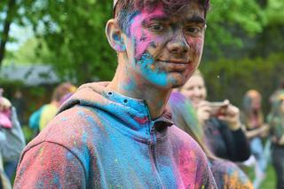 Lublin „wybuchł” kolorami. Holi Festival nad Zalewem Zemborzyckim