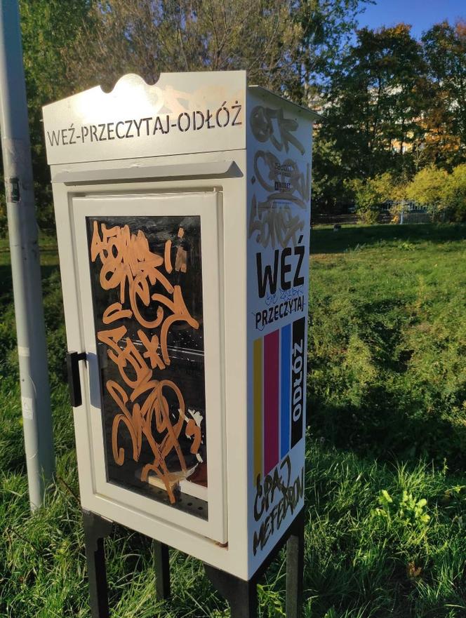 Radom. Dwie biblioteczki plenerowe zniknęły z przestrzeni miejskiej.