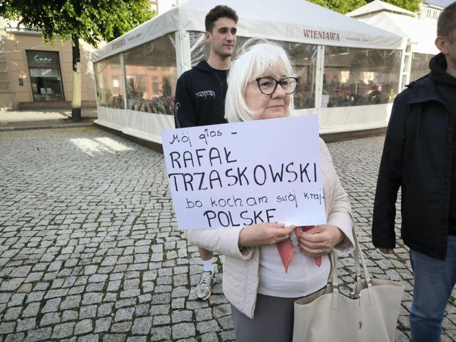 Wiec zwolenników Rafała Trzaskowskiego w Lesznie 