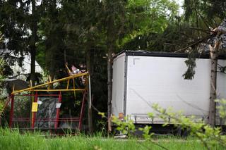 Wypadek w Tyczynie. Tir wjechał w przystanek.