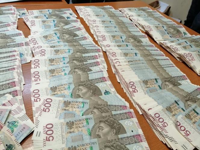SEKS ZA PIENIĄDZE w krakowskich mieszkaniach. Na szczycie gangu 47-latek z Krakowa wraz z żoną! SPEKTAKULARNA AKCJA POLICJI