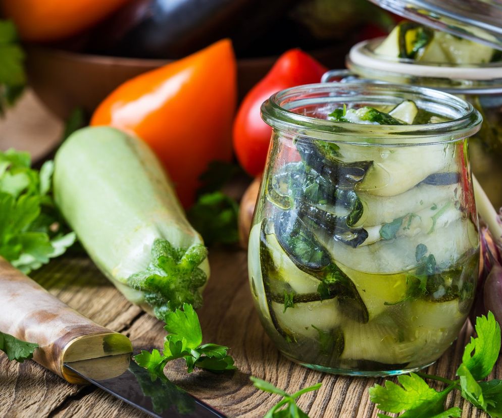 Sałatka z cukinii do słoików.