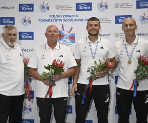Kibice w szoku! Czekali na siatkarzy, a tu nagle wyszli polscy złoci medaliści