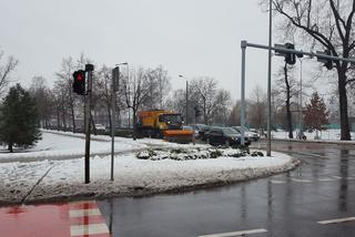 Posypał śnieg, posypały się kolizje w Lesznie 