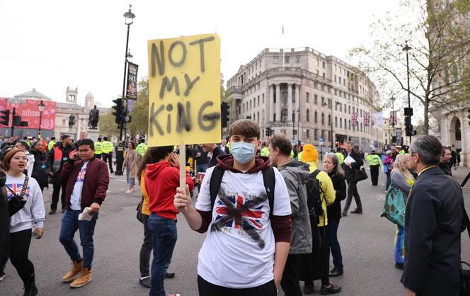 Koronacja Karola III. Protesty przeciwko królowi w Londynie  