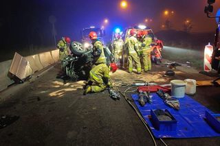 Groźny wypadek w Gdańsku. Dachowanie auta na ul. Sucharskiego