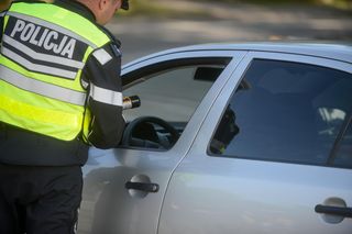 Prawie 14 tysięcy kierowców jeździło z zakazem. Nowe dane policji porażają