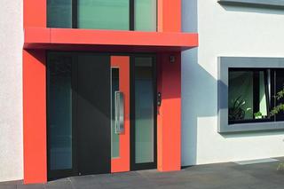 Energooszczędne bramy garażowe i drzwi wejściowe firmy Hörmann